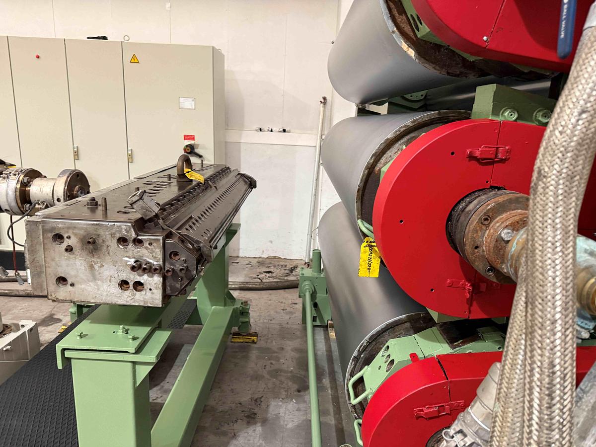 Used 1900mm wide Omam 3 roll polishing stack with 500mm dia rolls pump group and haul off. Spare rolls, hydraulic nip with pump unit, haul off. Operator panel.