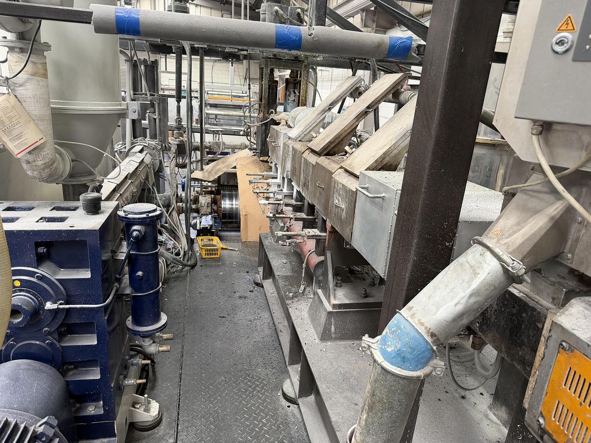 Used 1100mm wide Kentya coextrusion PET sheetlinewith 73mm twinscrew primary extruder, triple vented. 90kw AC motor, screen changer, gear pump 1100mm die, 3 roll stack, haul off, silicone bath, 2 state winder 2010
