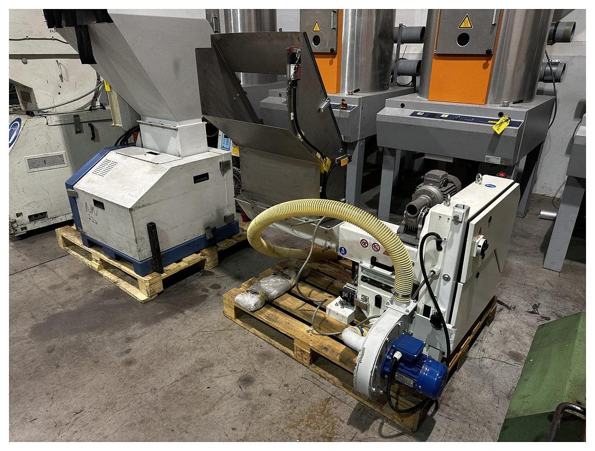 Used 220mm x 200mm Tria auger fed granulator with soundproofing and fan extract.  Model JMC 22-20. Year 2015