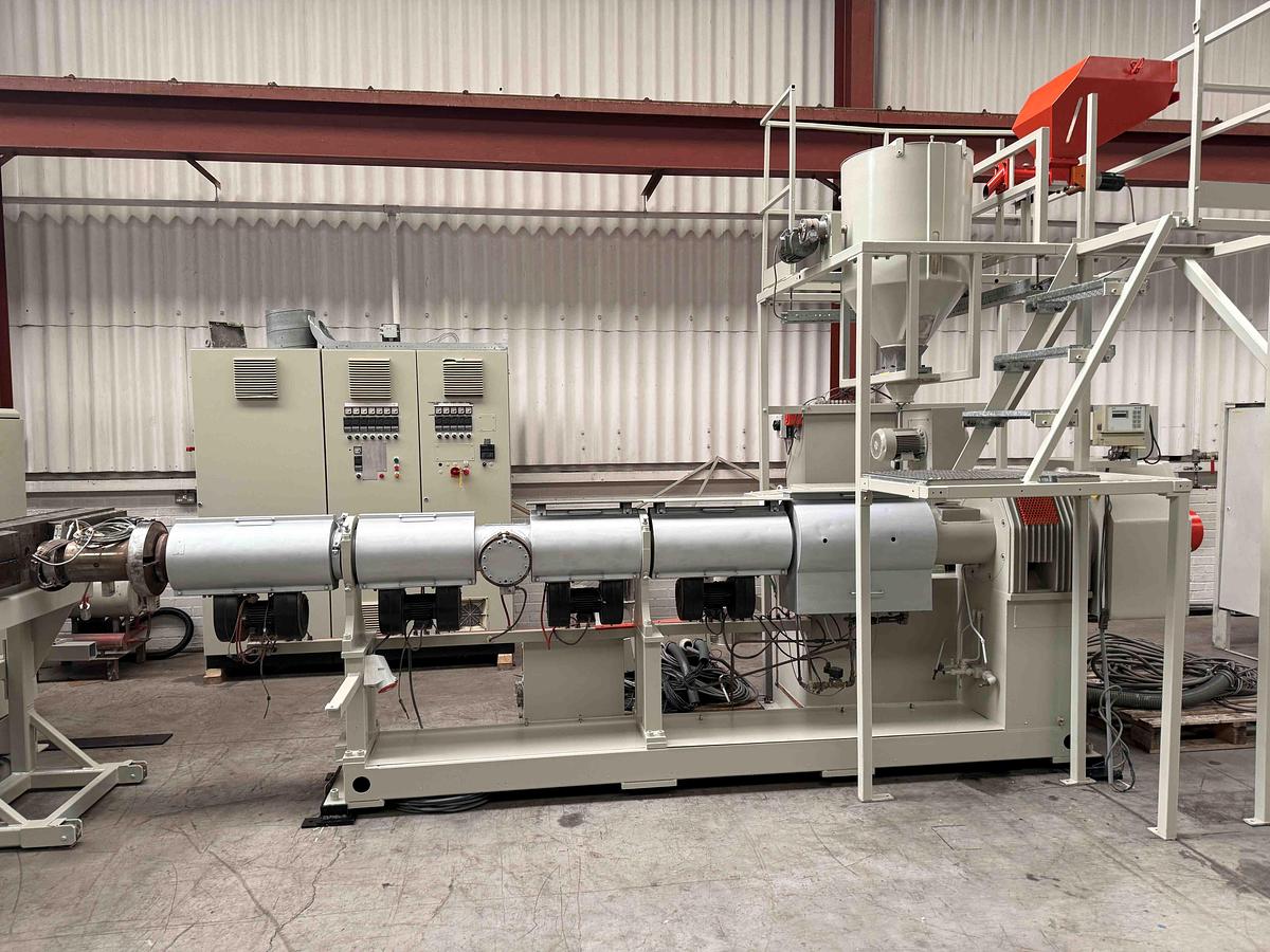 Used 120mm Battenfeld Single Screw Extruder With 250hp Dc Motor. Fan Cooled Barrel. 32d Plugged Vent.  . PP PET