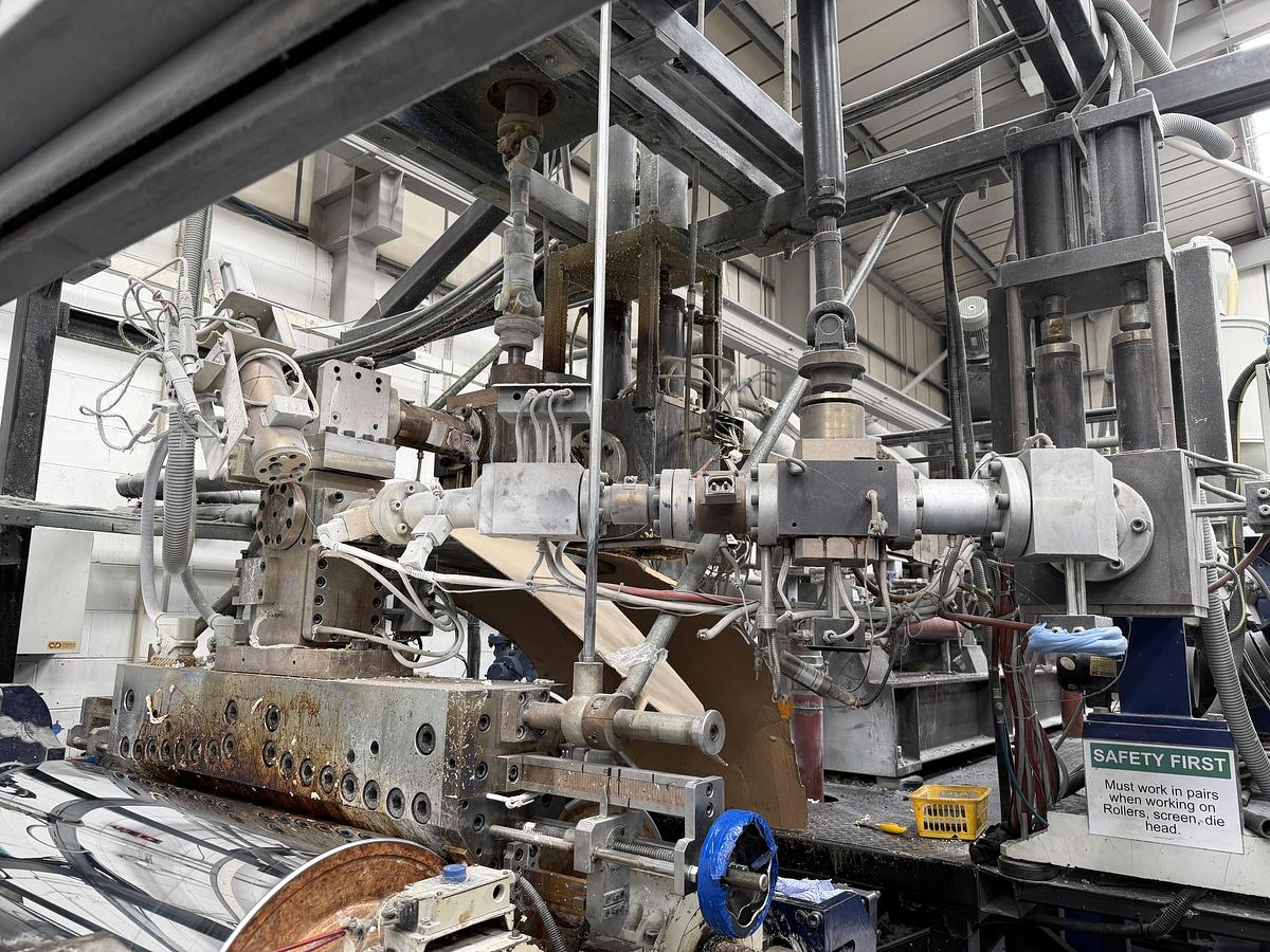 Used 1100mm wide Kentya coextrusion PET sheetlinewith 73mm twinscrew primary extruder, triple vented. 90kw AC motor, screen changer, gear pump 1100mm die, 3 roll stack, haul off, silicone bath, 2 state winder 2010