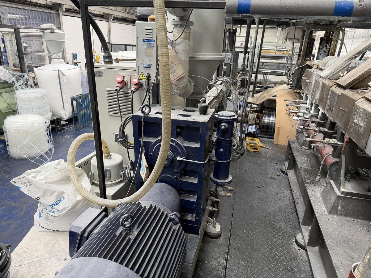 Used 1100mm wide Kentya coextrusion PET sheetlinewith 73mm twinscrew primary extruder, triple vented. 90kw AC motor, screen changer, gear pump 1100mm die, 3 roll stack, haul off, silicone bath, 2 state winder 2010