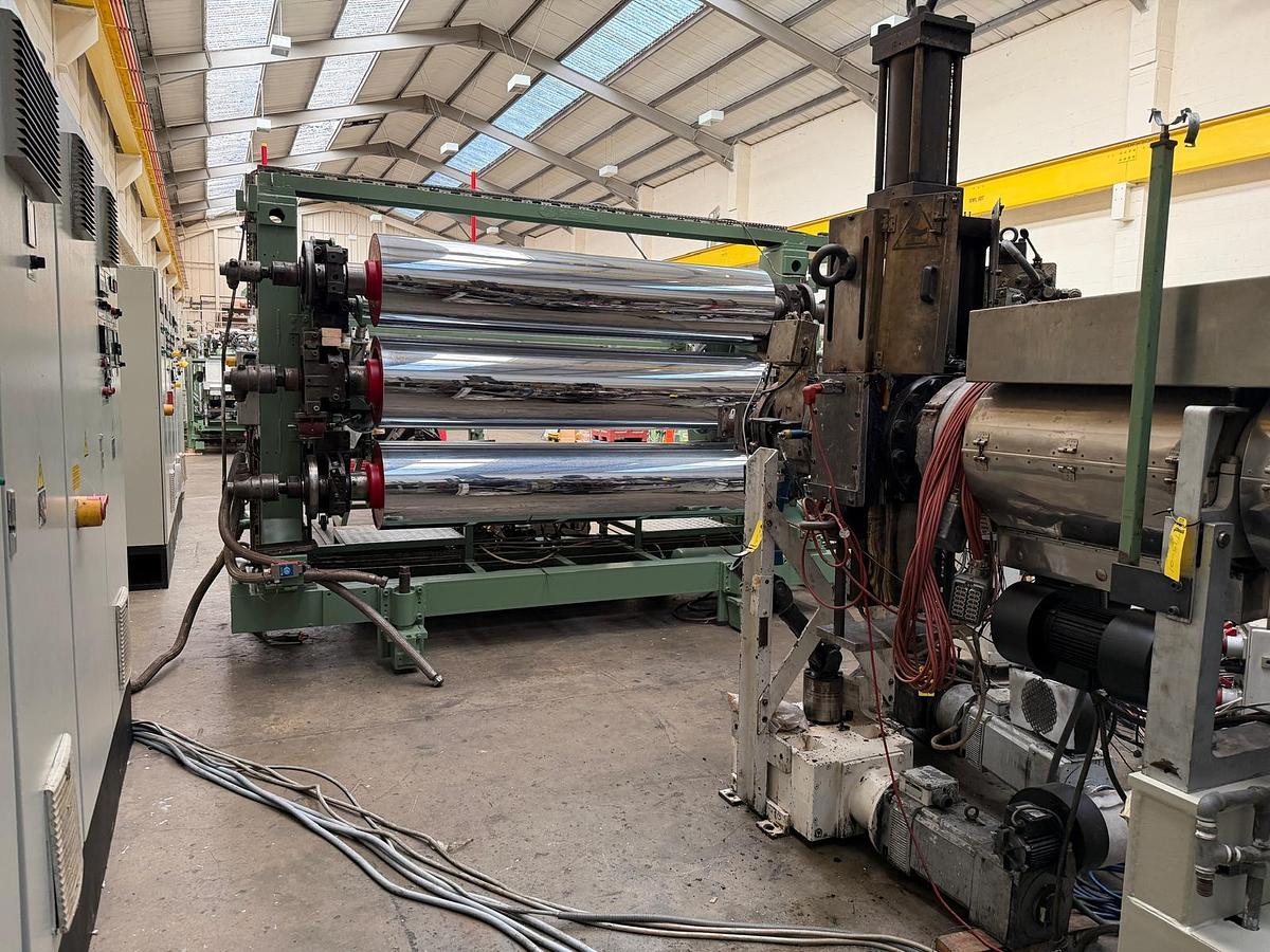 Used 2400mm Reifenhauser coextrusion sheet extrusion. 175mm Erwepa extruder, 90mm coextruder gear pump, Feedblock 2400mm die, 2400mm x 500mm rolls haul off in line knives.