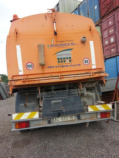 Usato N.2 autocarri spazzatrici, IVECO Eurocargo, allestiti dalla SMV per pulizia stradale