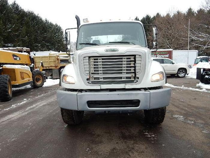 Used 2009 Freightliner M2-112V