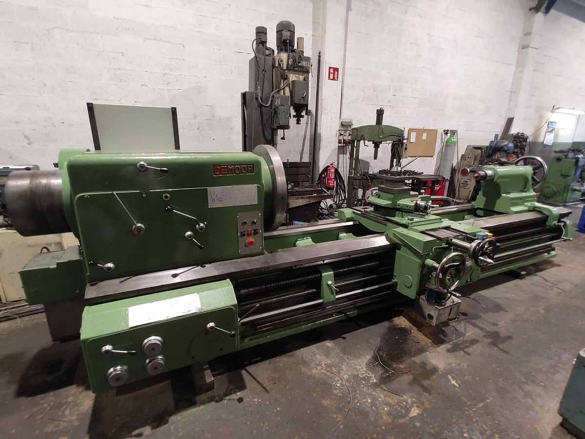 Usado TORNO DEMOOR 825-320 DE 3000