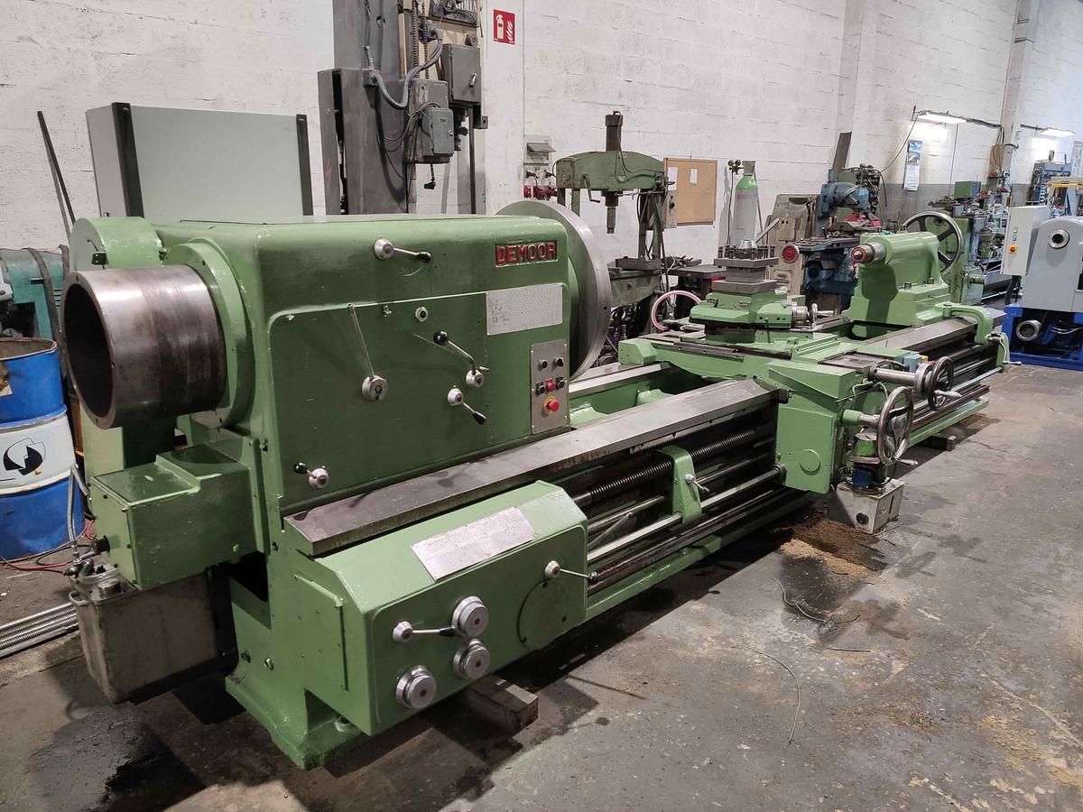 Usado TORNO DEMOOR 825-320 DE 3000