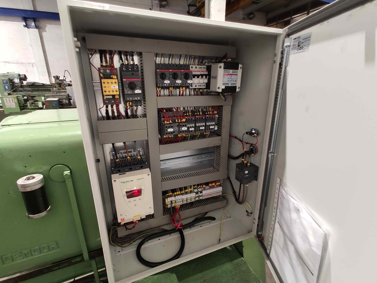 Usado TORNO DEMOOR 825-320 DE 3000