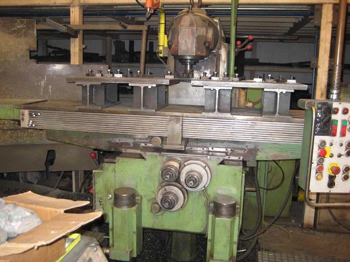 Used CORREA FU200 MILLING MACHINE