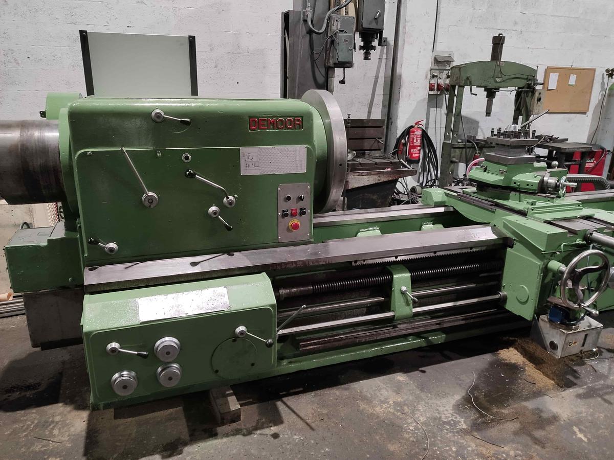 Usado TORNO DEMOOR 825-320 DE 3000