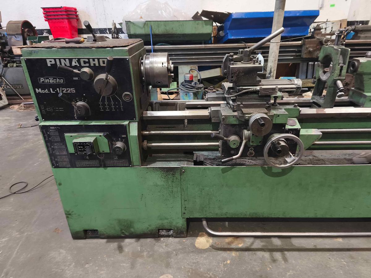 Usado TORNO PINACHO L1-225 DE 1650