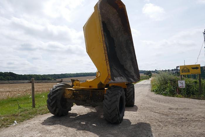 Used 2004 THWAITES 6 TONNE SWIVEL