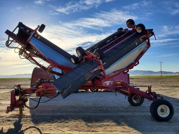 Used Oxbo 1416 Hay Merger