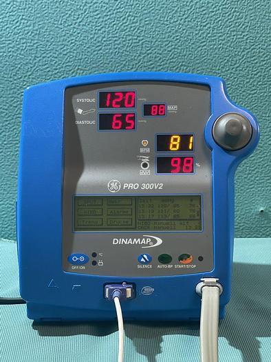 Used GE DINAMAP Pro 300V2 Patientenmonitor mit Schlauch, Blutdruckmanschette und SpO2 Fingersensor
