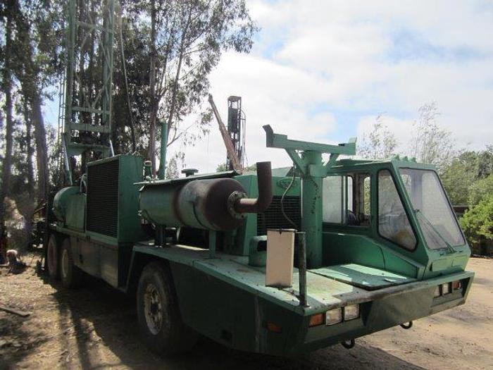 Used 1982 Chicago Pneumatic RT1800 drill rig