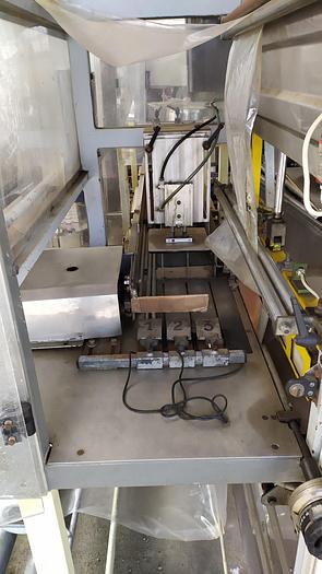 Used Maszyna BAT FORUM do formowania w pakiety i foliowania   pojemników szklanych lub plastikowych (słoików, butelek)