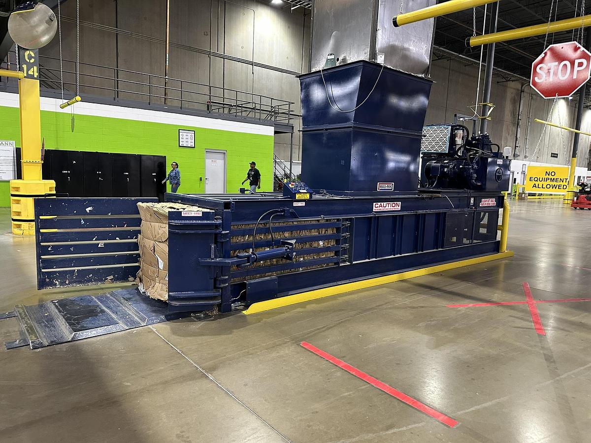 Refurbished 2006 MaxPak HCE 4272-60-8 Closed Door Baler