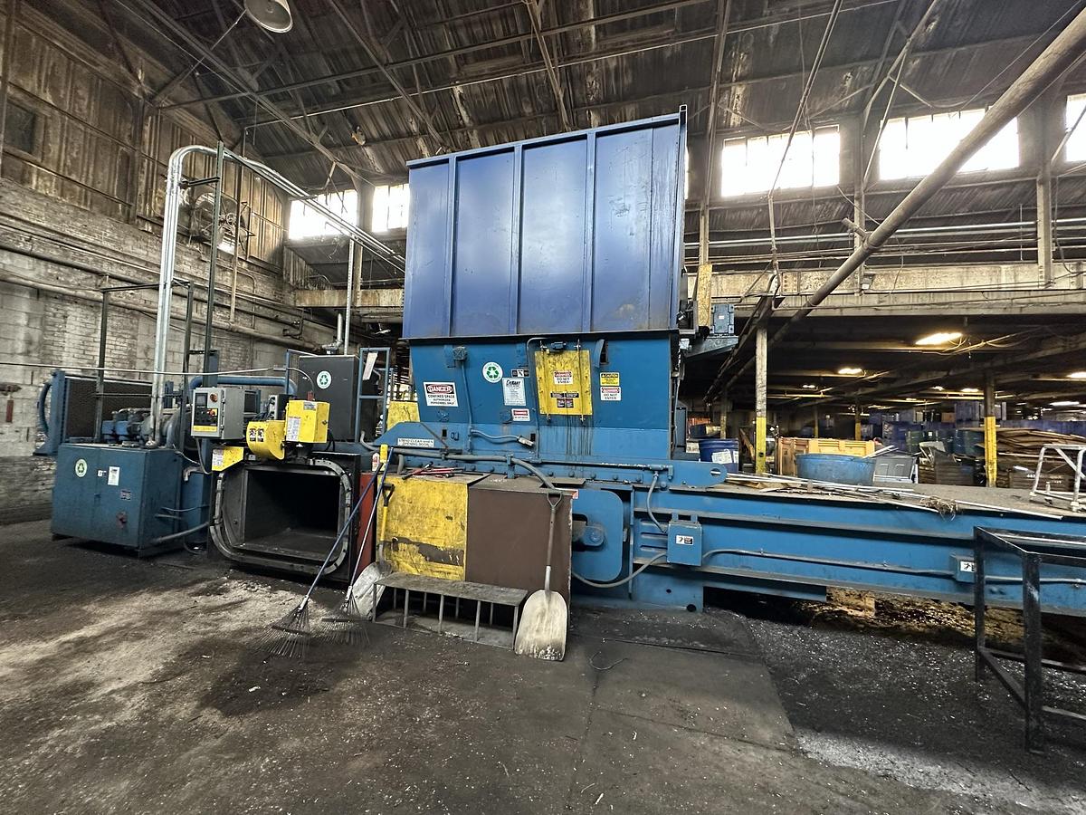 Refurbished Harris  Gorilla 200T-13/9 Two-Ram Baler