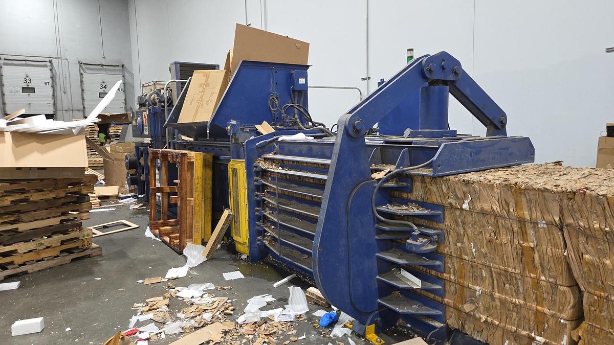 Refurbished 2003 American Baler 7242H-8T30