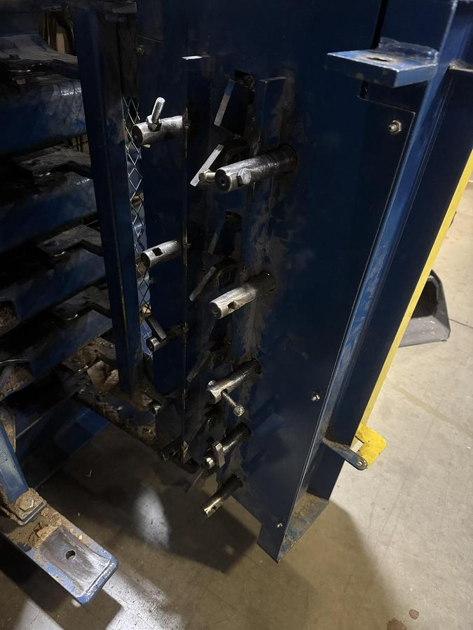 Refurbished 2003 American Baler 7242H-8T30