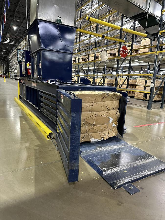 Refurbished 2006 MaxPak HCE 4272-60-8 Closed Door Baler