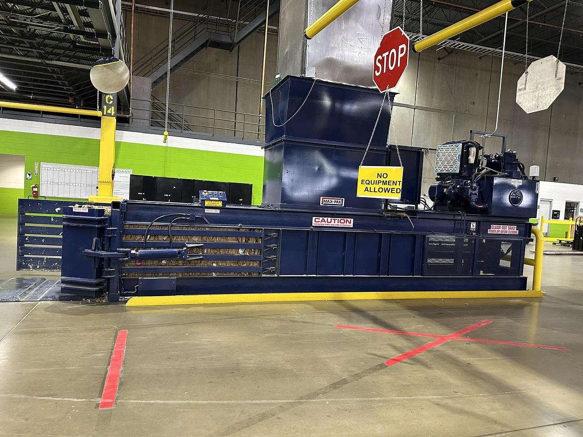 Refurbished 2006 MaxPak HCE 4272-60-8 Closed Door Baler