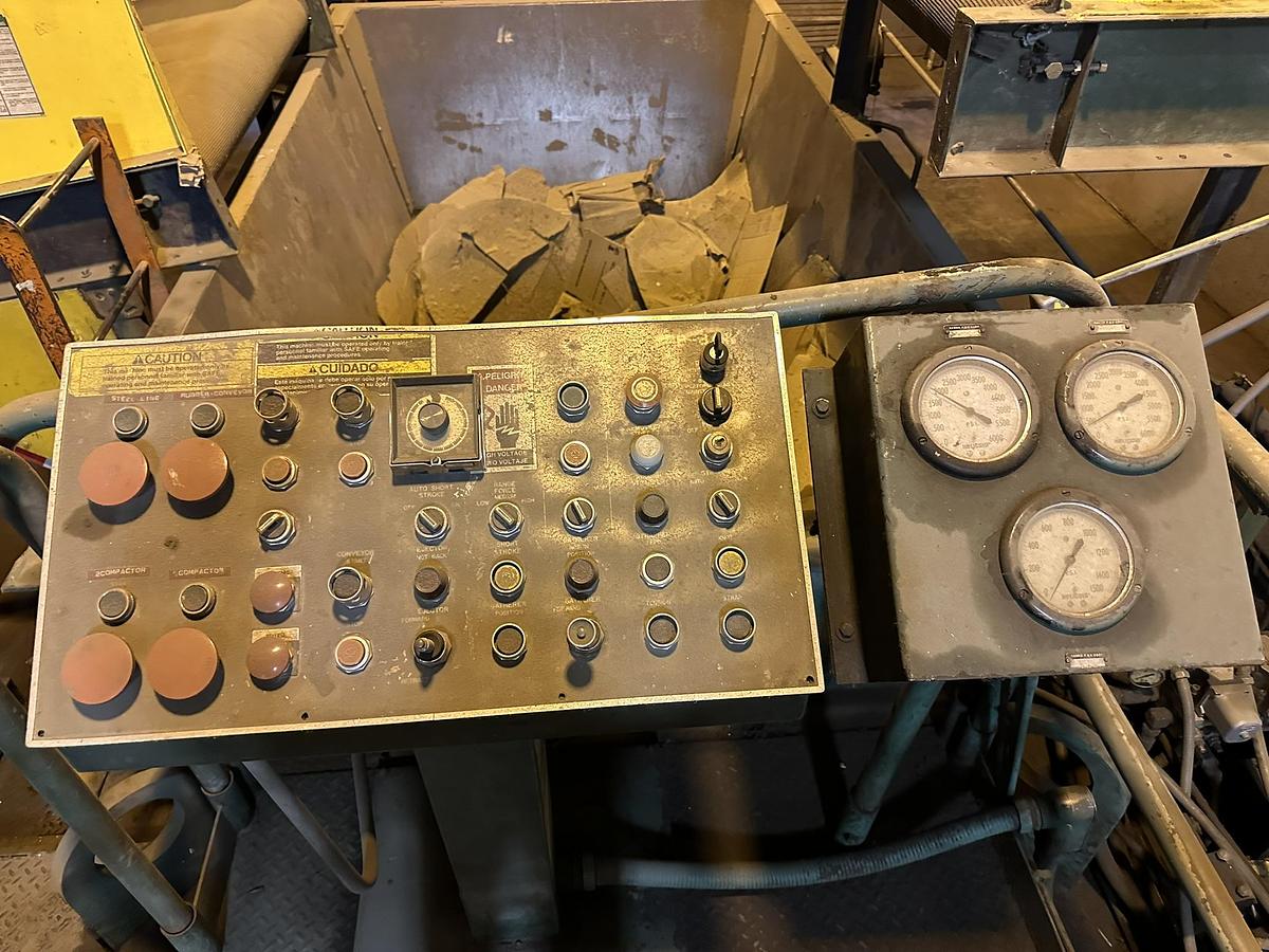 Refurbished Harris HRB-8/NF Two-Ram Baler