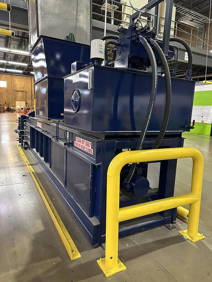 Refurbished 2006 MaxPak HCE 4272-60-8 Closed Door Baler