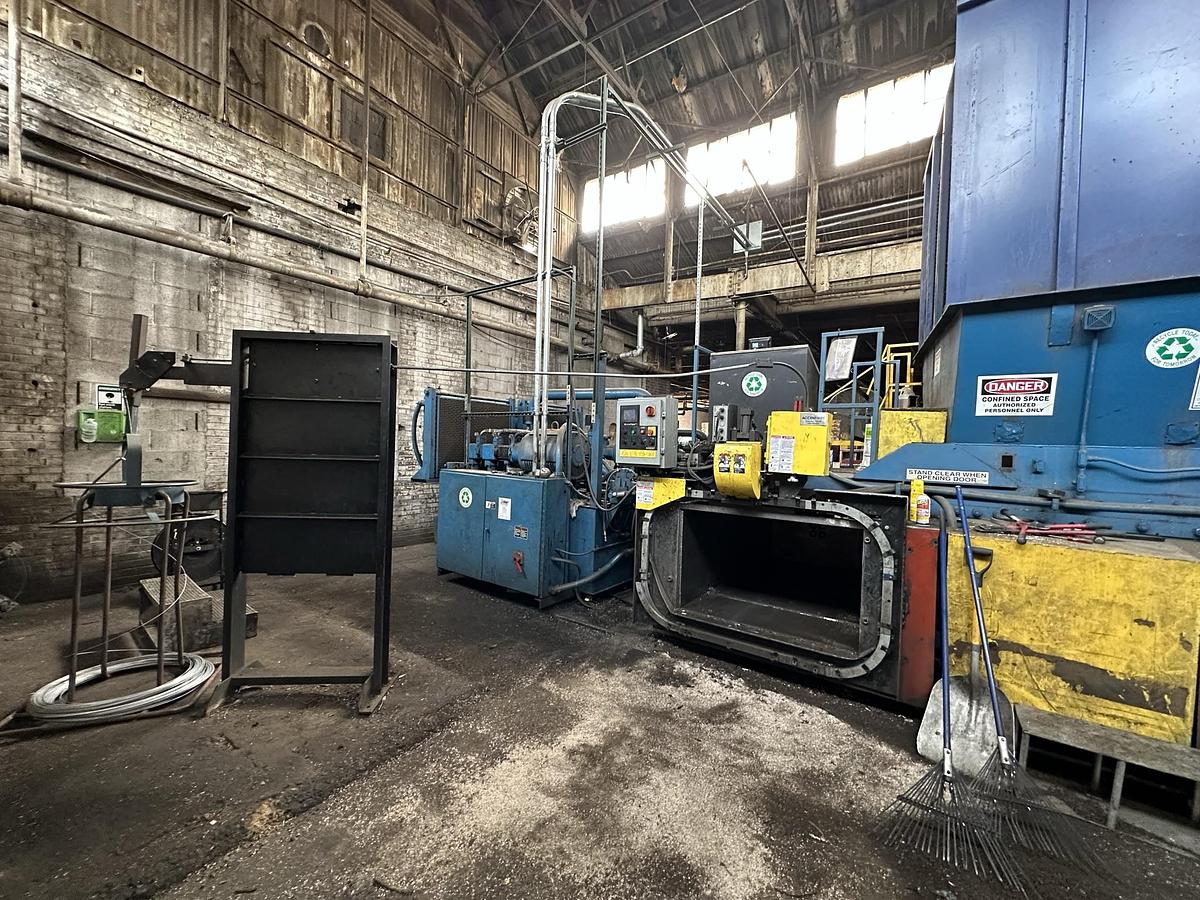 Refurbished Harris  Gorilla 200T-13/9 Two-Ram Baler