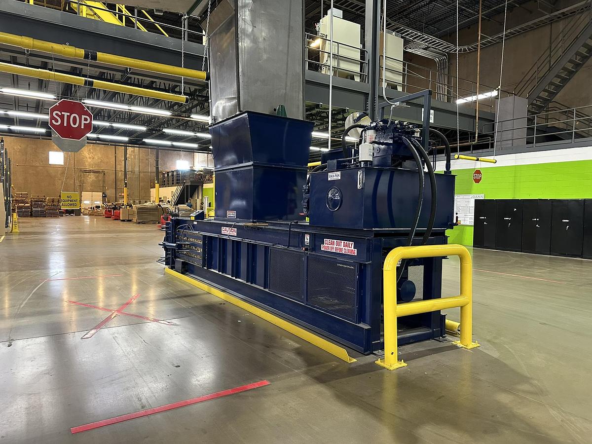 Refurbished 2006 MaxPak HCE 4272-60-8 Closed Door Baler