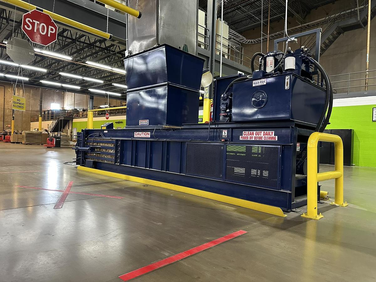 Refurbished 2006 MaxPak HCE 4272-60-8 Closed Door Baler