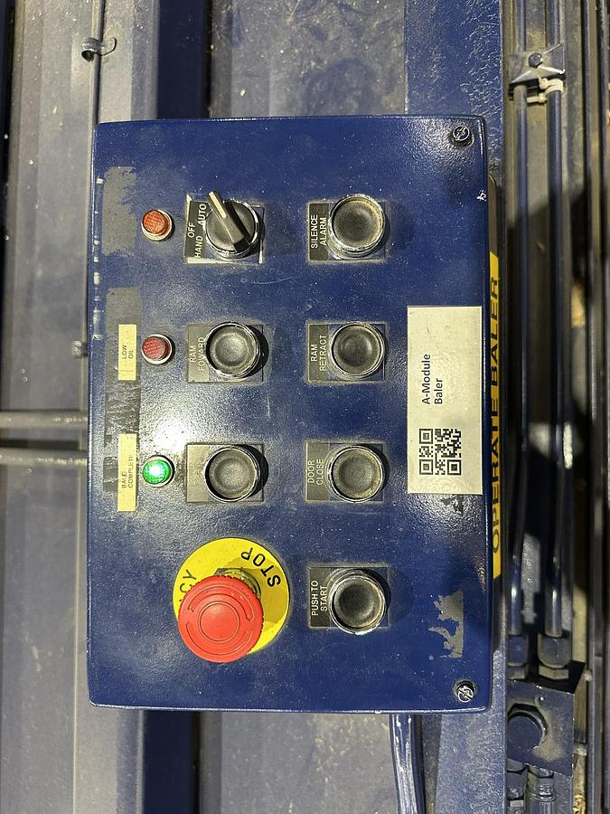 Refurbished 2006 MaxPak HCE 4272-60-8 Closed Door Baler