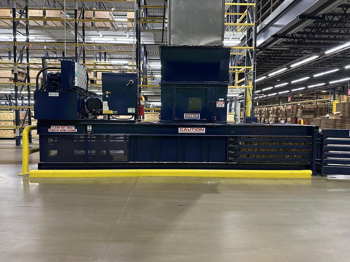 Refurbished 2006 MaxPak HCE 4272-60-8 Closed Door Baler