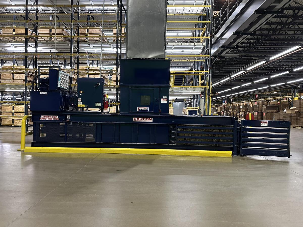 Refurbished 2006 MaxPak HCE 4272-60-8 Closed Door Baler