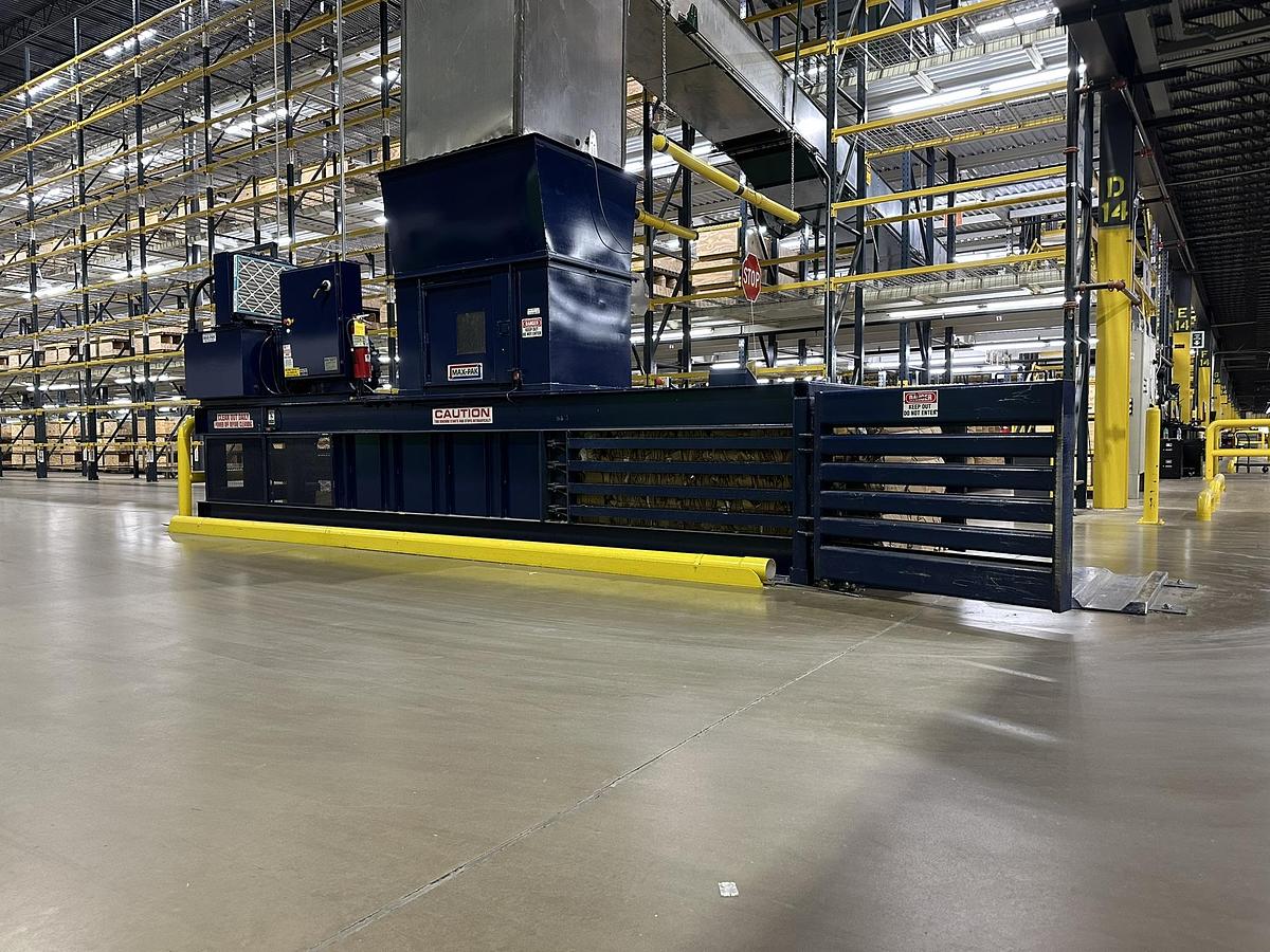 Refurbished 2006 MaxPak HCE 4272-60-8 Closed Door Baler