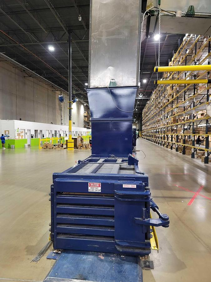 Refurbished 2006 MaxPak HCE 4272-60-8 Closed Door Baler