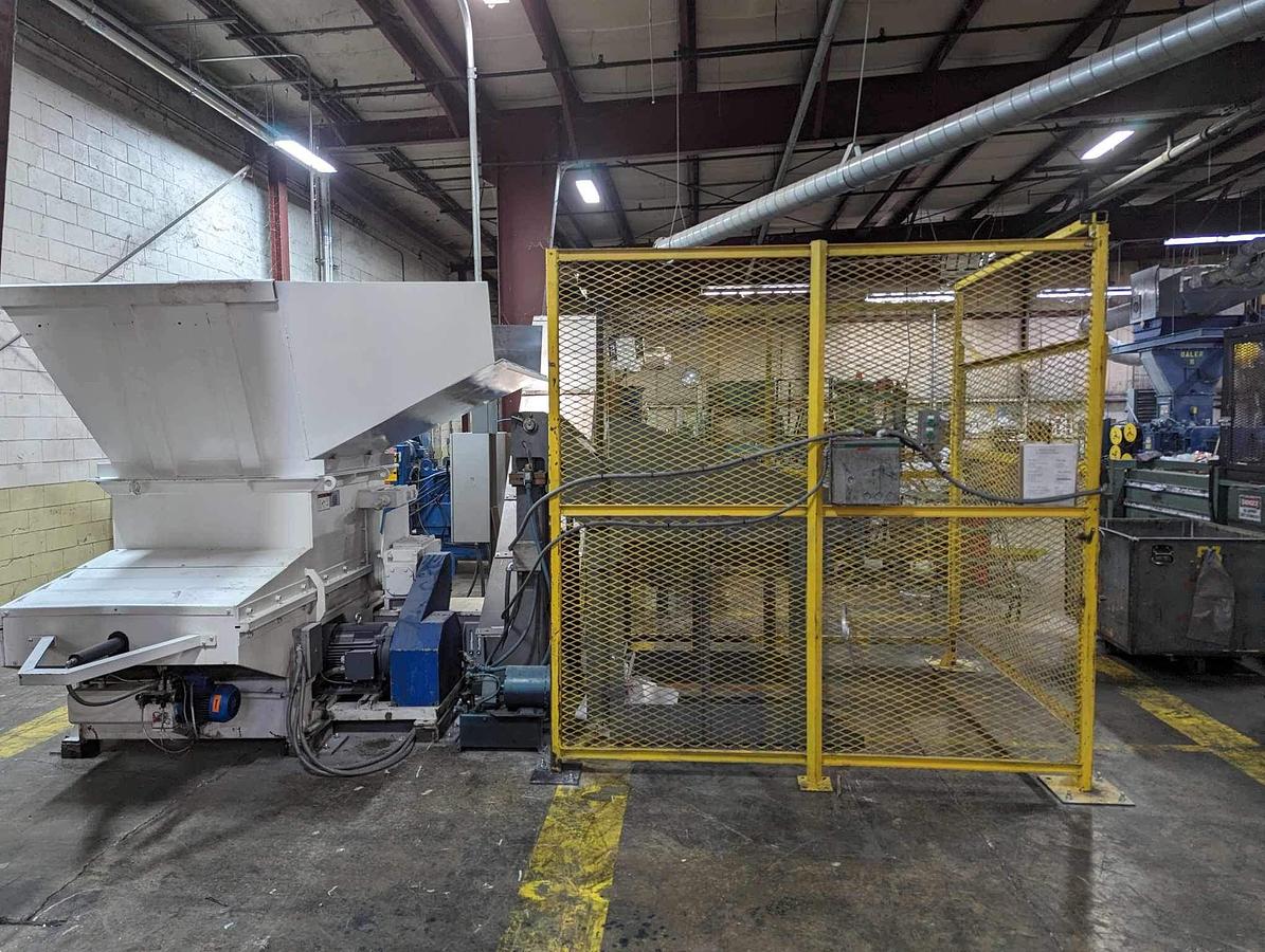 Used VecoPlan RG 42/30 SWU Single Shaft Shredder + Auger Discharge & Paddle Take-a-Way Conveyor