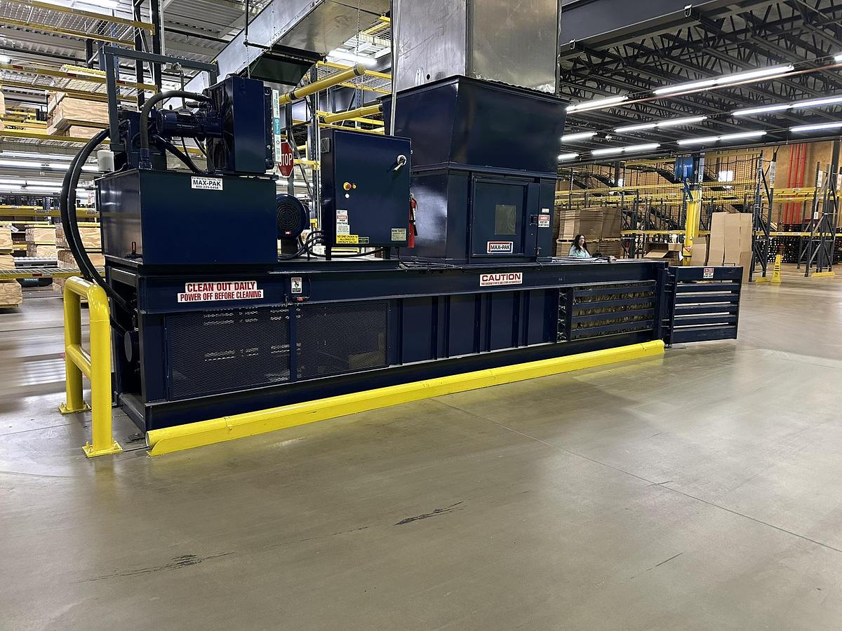 Refurbished 2006 MaxPak HCE 4272-60-8 Closed Door Baler