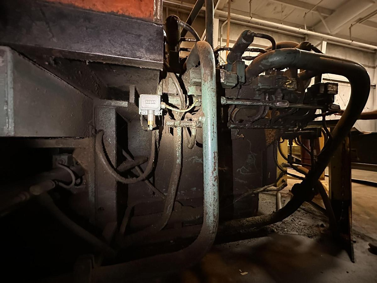 Refurbished Harris HRB-8/NF Two-Ram Baler