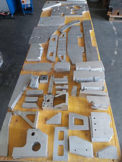 Gebraucht Aluminium Konstruktionsteile, Bleche, Winkel, usw., gemäß Foto, gebraucht