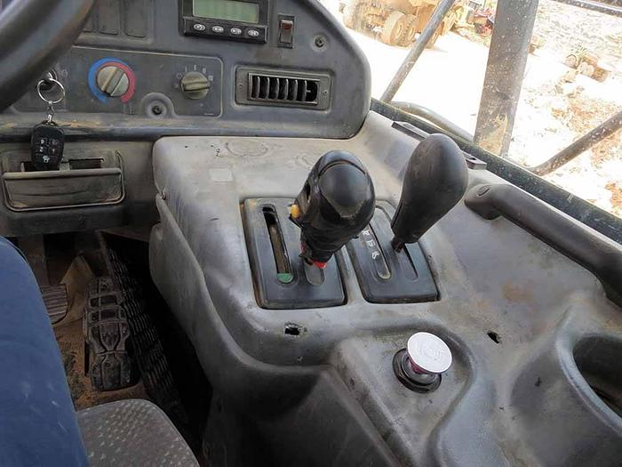 Used 2013 CATERPILLAR 730