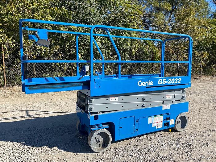 Used 2012 GENIE GS-2032