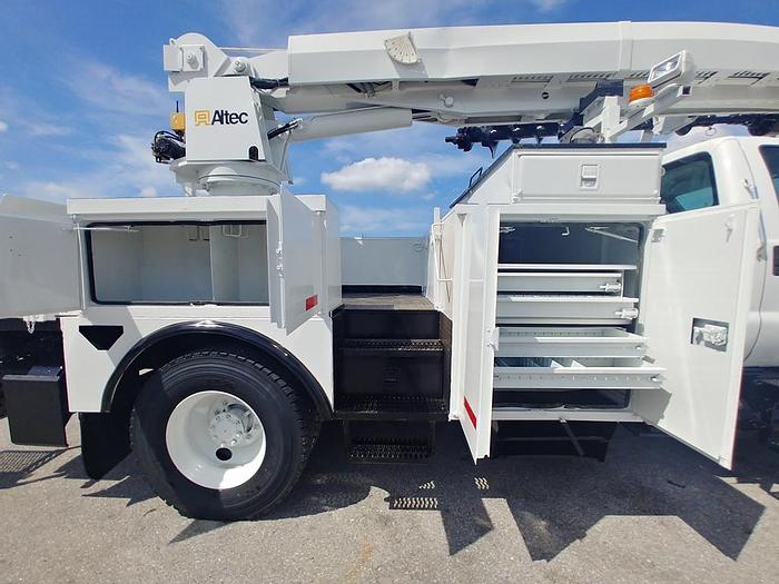 Used 2009 Ford F750 Utility Altec DM47-TR Digger Derrick