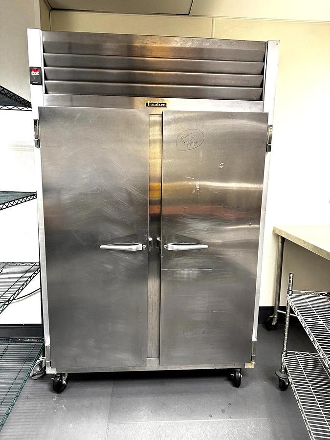 Used Traulsen G20010 52" G Series Solid Stainless Steel 2-Door Reach-In Refrigerator
