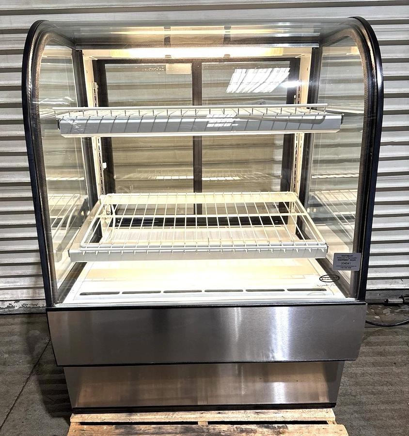 Used Federal CGR3648 36" Full Service Refrigerated Bakery Case w/ Curved Glass 120v
