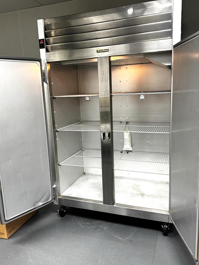 Used Traulsen G20010 52" G Series Solid Stainless Steel 2-Door Reach-In Refrigerator