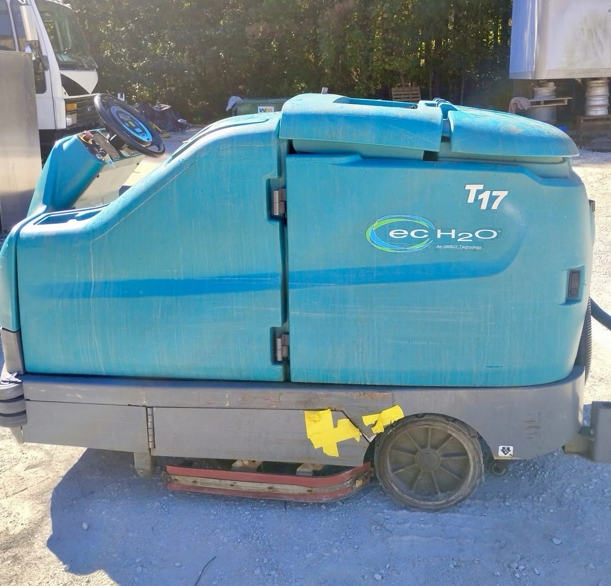 Used Tennant T17 ec H2O Battery-Powered Ride-On Floor Scrubber, 40" Cleaning Path