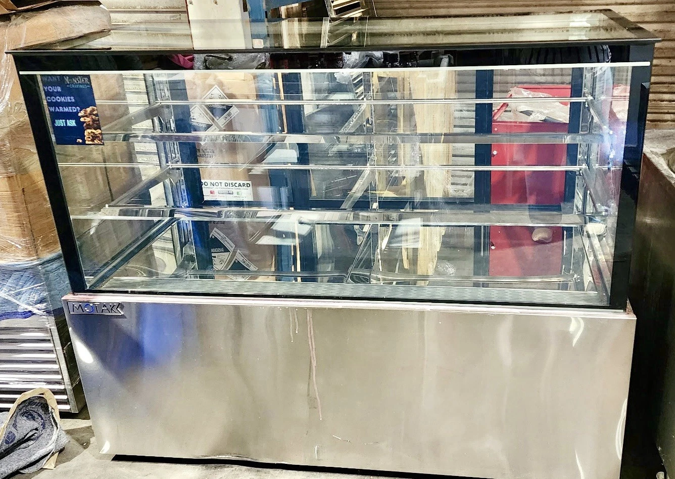Used MoTak MCD59-2X Refrigerated Straight Glass Bakery Display Case - 59” Floor Case
