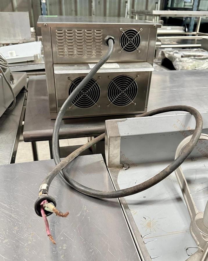 Used Hatco TF-2040R Countertop Thermo Finisher / Cheese Melter, 208V, 3 Phase
