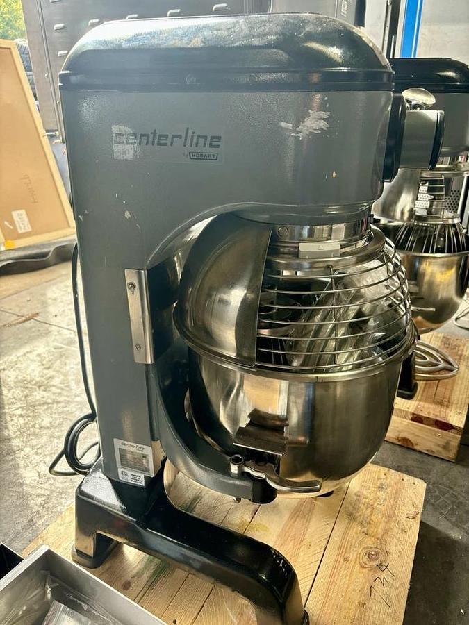 Used NEW Hobart HMM20 20Qt. Mixer w/ Stainless Bowl, Bowl Guard, Attachments, and Hub